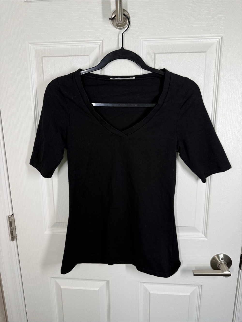 Groceries Apparel black v-neck organic cotton t-shirt size medium
